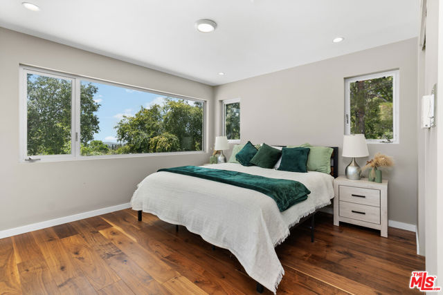 805 Norumbega Drive, Monrovia CA: https://media.crmls.org/mediaz/04aad992-5e83-47ee-9c50-684496d1deb4.jpg