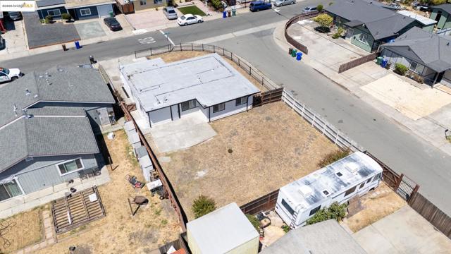 716 Williams Dr, Richmond CA: https://media.crmls.org/mediaz/04ab009d-74b8-4ffe-9e14-e0b958a4898b.jpg