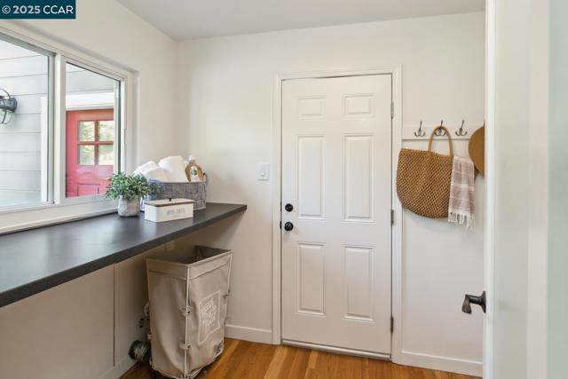 1100 Hillcrest Dr, Lafayette CA: https://media.crmls.org/mediaz/04ab2780-df87-406e-88ae-355e2374ff0f.jpg