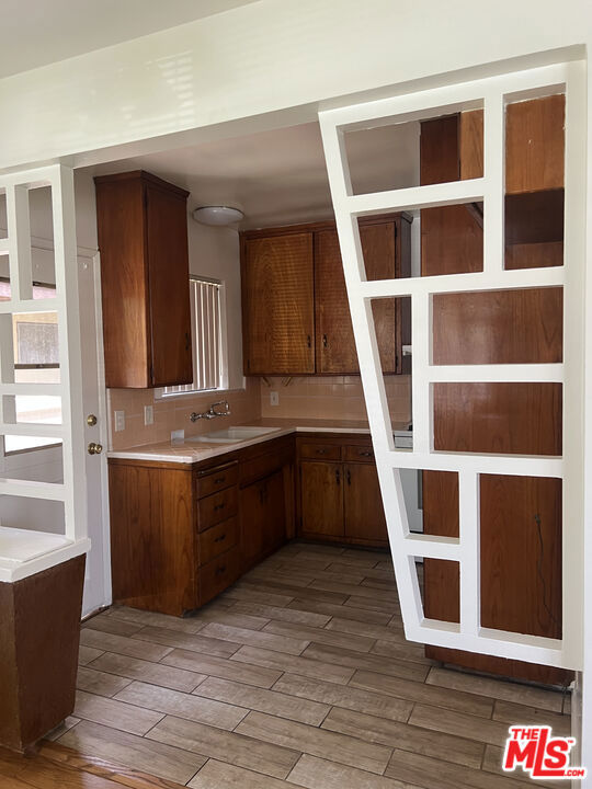 1124 San Rafael Avenue, Glendale CA: https://media.crmls.org/mediaz/04ab2c16-ba38-49a9-ad12-fb8e112b299c.jpg