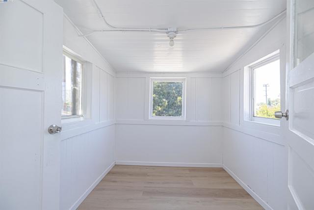 4015 SAN JUAN ST, Oakland CA: https://media.crmls.org/mediaz/04abb62a-a138-4c23-84c0-2046496c1d30.jpg