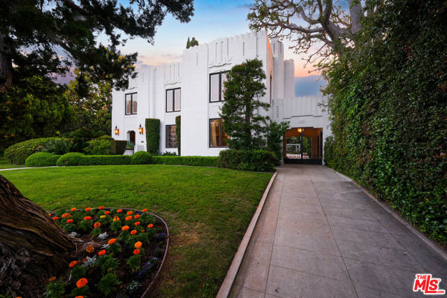 191 S Hudson Avenue, Los Angeles CA: https://media.crmls.org/mediaz/04abbfe1-ecec-4544-804d-831d013aed49.jpg