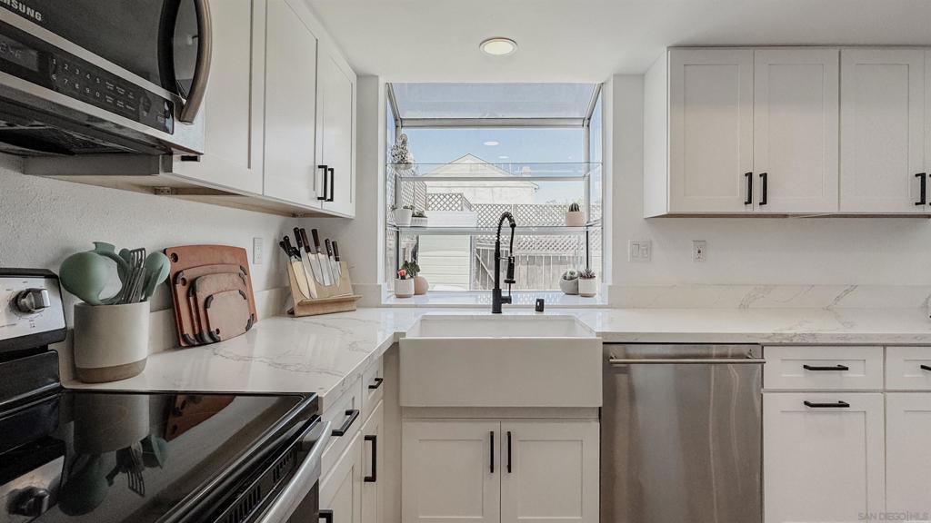 MLS #250033095SD img 12