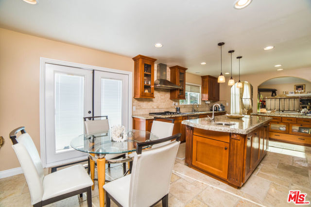29303 Stadia Hill Lane, Rancho Palos Verdes CA: https://media.crmls.org/mediaz/04ac99a4-9d08-452e-ae72-2f6d1e706711.jpg