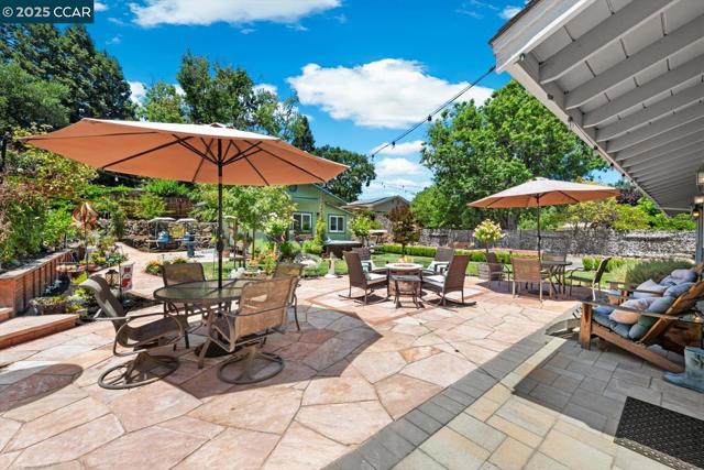 3121 Del Oceano Dr, Lafayette CA: https://media.crmls.org/mediaz/04ace940-ee84-4eee-8017-6d743b58ac51.jpg