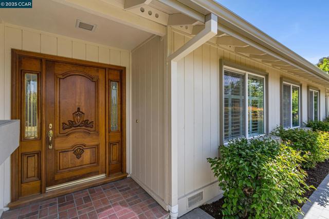 1934 Saint George Rd, Danville CA: https://media.crmls.org/mediaz/04aceb2a-7870-4539-9973-65ecb1e1df3e.jpg