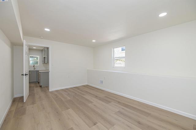 4015 SAN JUAN ST, Oakland CA: https://media.crmls.org/mediaz/04ad0cd3-59bb-4c11-9fa4-84f1a7a1ef23.jpg