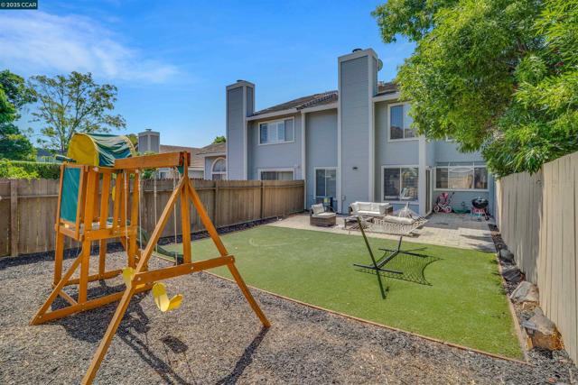 107 Pelican Loop, Pittsburg CA: https://media.crmls.org/mediaz/04adfd14-1235-4b9e-93dd-d8b852795198.jpg