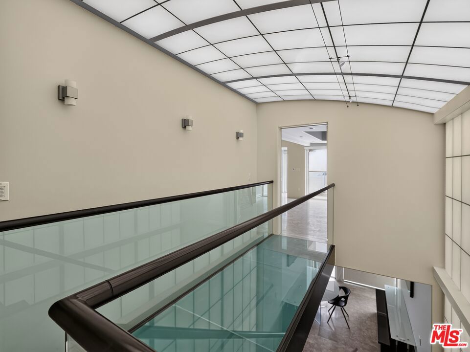 https://media.crmls.org/mediaz/04ae46c4-6caa-4f20-94a9-840cead2c7a3.jpg?preset=X-Large