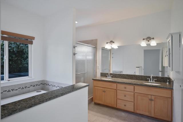 1685 American River Trail,  CA: https://media.crmls.org/mediaz/04ae55ed-40dc-407b-81f2-ccdaa361bd51.jpg