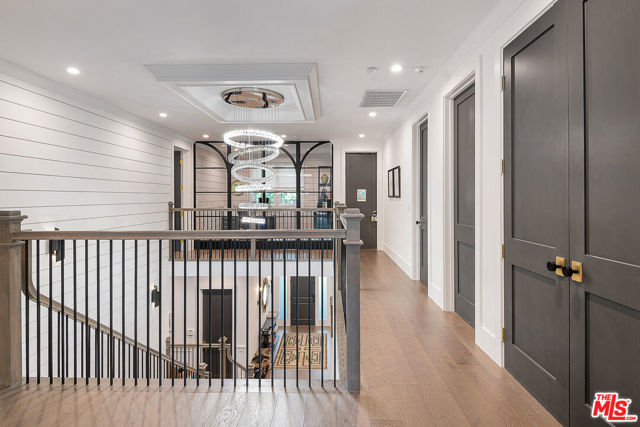 4117 Dixie Canyon Avenue, Sherman Oaks CA: https://media.crmls.org/mediaz/04aee13b-b023-459b-96a3-61568abc5439.jpg