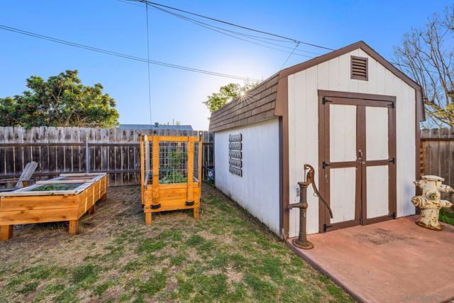 360 Alpine Ave, Chula Vista CA: https://media.crmls.org/mediaz/04af2a5d-b1c3-4d91-a56a-ace900bfaedb.jpg