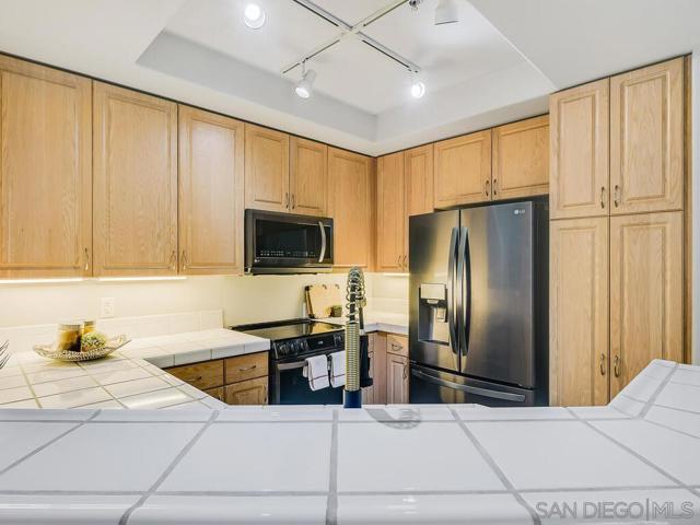 1601 India St, San Diego CA: https://media.crmls.org/mediaz/04af6712-5353-4a07-b319-9fab40a23315.jpg