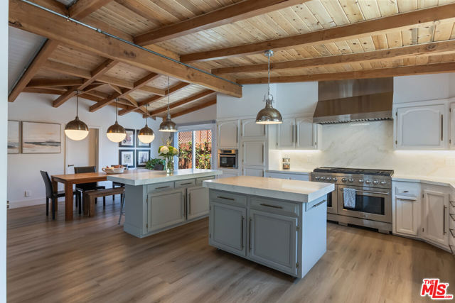 7442 Capps Avenue, Los Angeles CA: https://media.crmls.org/mediaz/04af6cb4-0527-4335-a825-800dfbae88ee.jpg