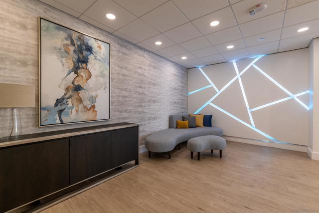 550 Front St, San Diego CA: https://media.crmls.org/mediaz/04af76d5-5522-4a03-9f2e-a96e9a9bc95c.jpg