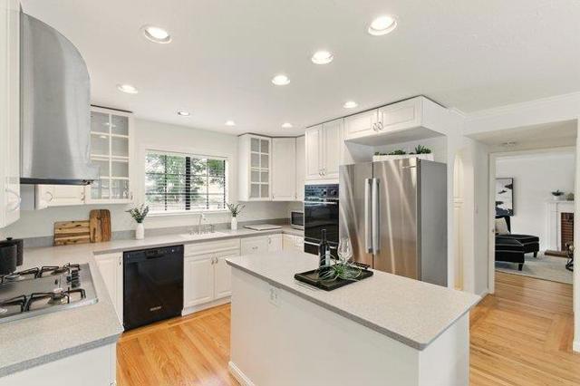 3642 Mcnulty Way, Redwood City CA: https://media.crmls.org/mediaz/04afadf4-d38e-48cc-80c4-be54575312e7.jpg