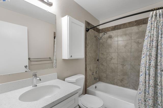 1479 Spring Valley Cmn, Livermore CA: https://media.crmls.org/mediaz/04aff2e9-0324-48da-ab19-ff07b6bdd0b8.jpg