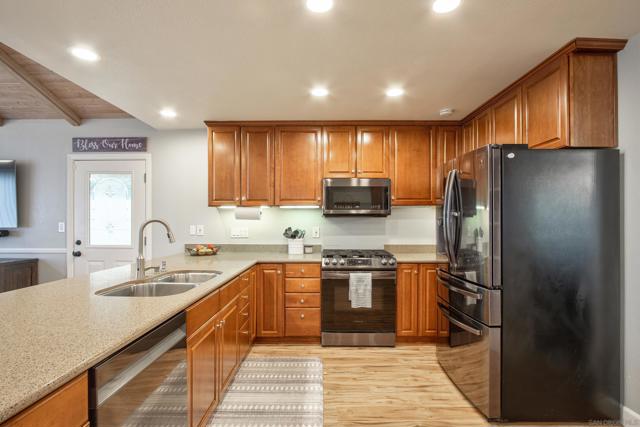 2258 Charise St, Escondido CA: https://media.crmls.org/mediaz/04b041b1-6235-475d-8708-31b518796587.jpg