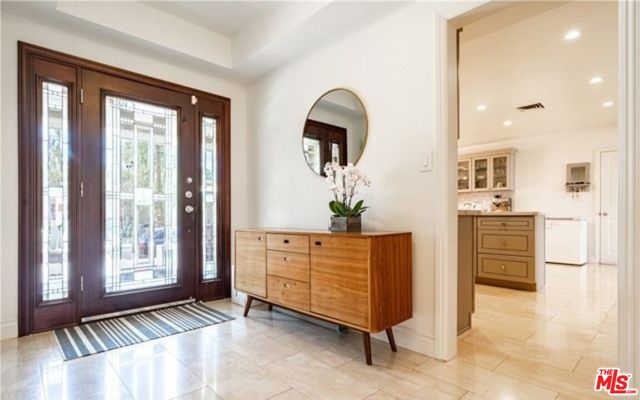5714 El Canon Avenue, Woodland Hills CA: https://media.crmls.org/mediaz/04b04ab5-ed41-499b-8917-6521496af683.jpg