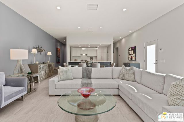 1062 Hunter Drive, Palm Springs CA: https://media.crmls.org/mediaz/04b0a7cc-c156-4acd-a52e-746b3684aba0.jpg