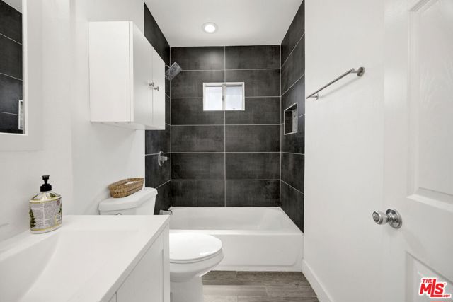 201 E 91st Street, Los Angeles CA: https://media.crmls.org/mediaz/04b10935-e41d-4bc4-a8cb-5a74fe53909d.jpg