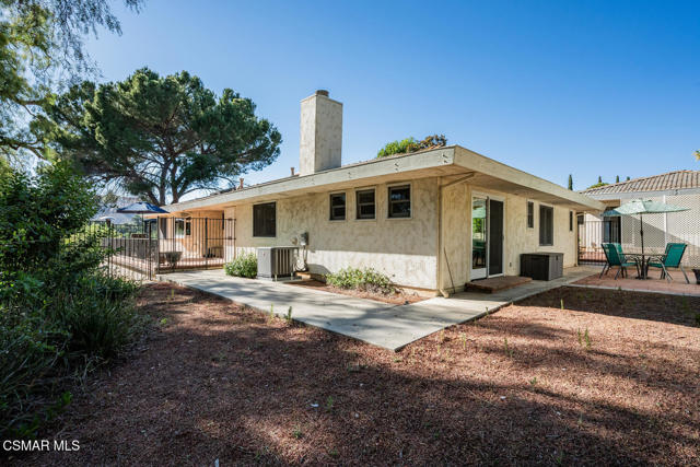 356 Laguna Terrace, Simi Valley CA: https://media.crmls.org/mediaz/04b136ea-1253-4567-a7dd-2a9d90940f21.jpg