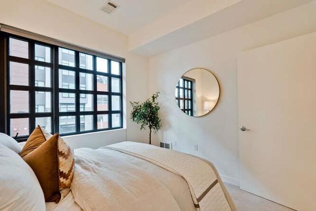 815 Tennessee Street, San Francisco CA: https://media.crmls.org/mediaz/04b21785-4c4a-482f-aeca-190ccf1281f2.jpg