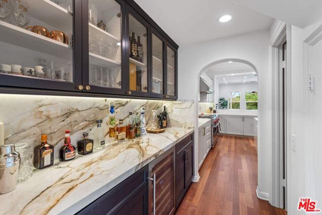4110 Prado De Los Zorros, Calabasas CA: https://media.crmls.org/mediaz/04b2456a-76f1-48c5-b47e-b7fc918e7b8e.jpg