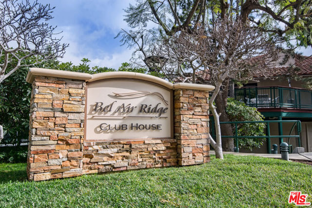 2771 Claray Drive, Los Angeles CA: https://media.crmls.org/mediaz/04b37df0-96a0-4274-91fc-52a5ad9601b6.jpg