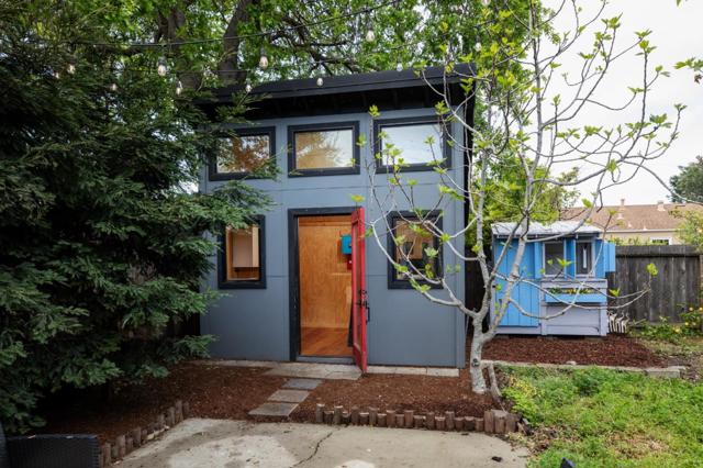 402 Poplar Avenue, Redwood City CA: https://media.crmls.org/mediaz/04b3ea9a-bd14-4124-88dc-45c05ac0cc6b.jpg