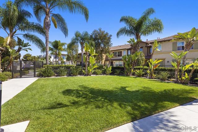 10689 New Grove Trail, San Diego CA: https://media.crmls.org/mediaz/04b43571-4c3b-4571-beb1-c2a331819083.jpg
