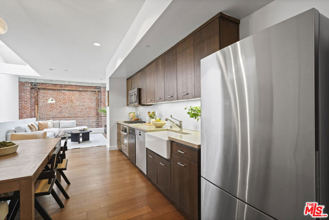 940 E 2nd Street, Los Angeles CA: https://media.crmls.org/mediaz/04b4dbeb-8239-45b5-a417-6ccc11ec2490.jpg