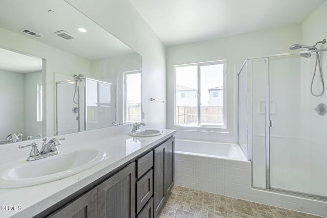 3016 Via Bella Rosa Avenue, Rosamond CA: https://media.crmls.org/mediaz/04b53b25-c391-4936-82df-21810341f3b9.jpg