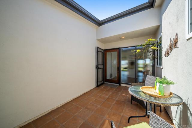 3890 Vista Campana S, Oceanside CA: https://media.crmls.org/mediaz/04b5a089-2255-415f-85ab-4ffca33eb3ae.jpg