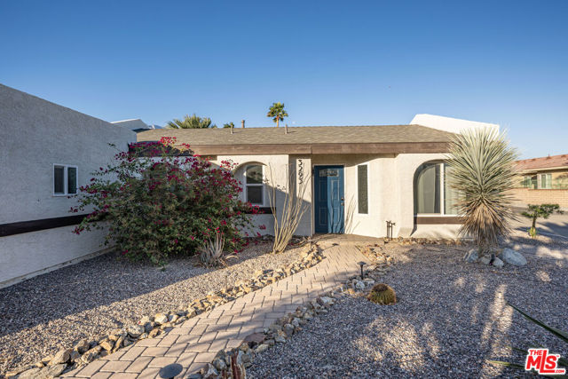 3293 N Mica Drive, Palm Springs CA: https://media.crmls.org/mediaz/04b5dd3e-ce61-4203-bd7c-3c4fe77c0927.jpg