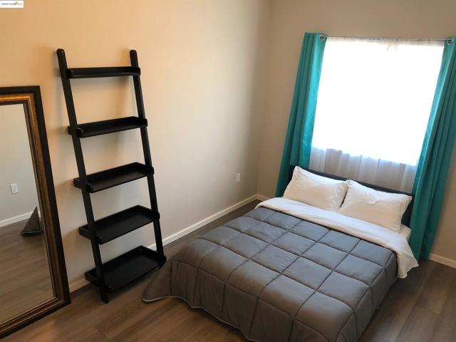 562 29th St, Oakland CA: https://media.crmls.org/mediaz/04b62f3c-8b78-4e72-8758-f3d64e4c487c.jpg