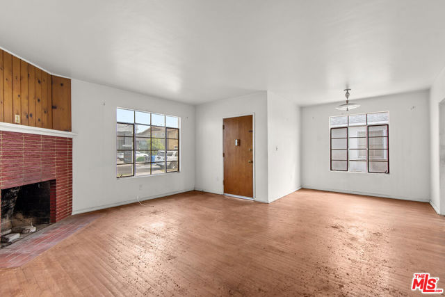 12926 Bonaparte Avenue, Los Angeles CA: https://media.crmls.org/mediaz/04b6485d-1b13-48be-8a4a-642bbce56e51.jpg
