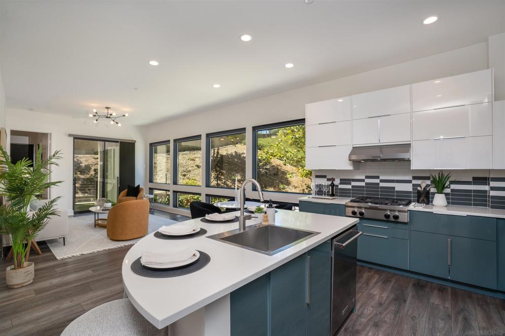 8570 Aspect Dr