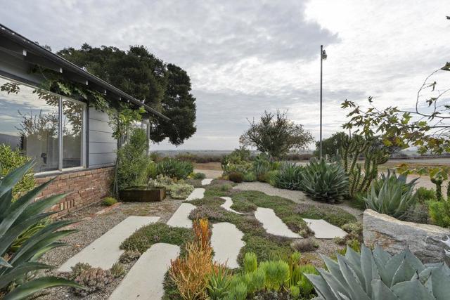 43002 Arroyo Seco Road, Soledad CA: https://media.crmls.org/mediaz/04b67091-48fc-47ce-9982-d6b7bd4d5ce7.jpg