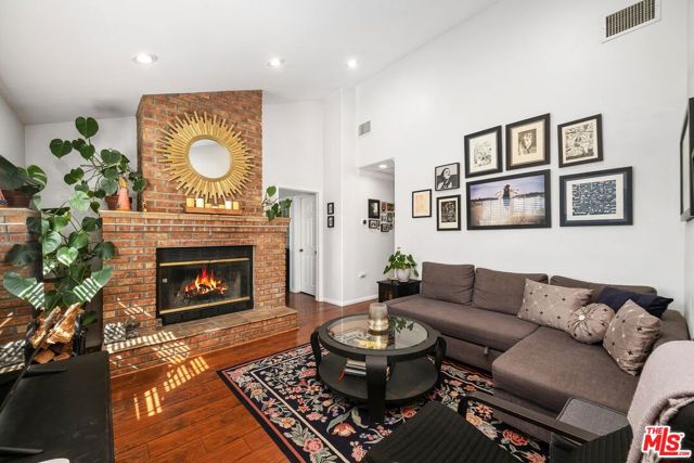 13280 Raven Street, Sylmar CA: https://media.crmls.org/mediaz/04b68a0d-1277-450f-a136-edbb5bd57da1.jpg