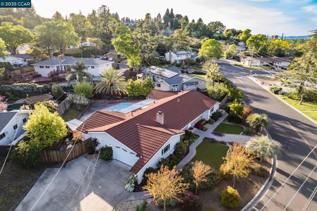 3710 Northridge Dr, Concord CA: https://media.crmls.org/mediaz/04b6d16c-2b52-4f54-8951-e18eb3b578d7.jpg