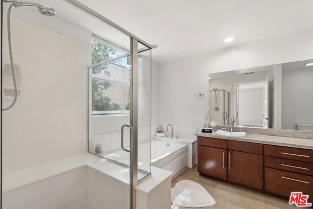 14412 Killion Street, Sherman Oaks CA: https://media.crmls.org/mediaz/04b6dba8-83bb-43aa-9dd4-8e1dbde351c4.jpg