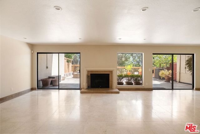 2748 Bottlebrush Drive, Los Angeles CA: https://media.crmls.org/mediaz/04b788a0-218e-4bb7-bb32-782c1bbd3f92.jpg
