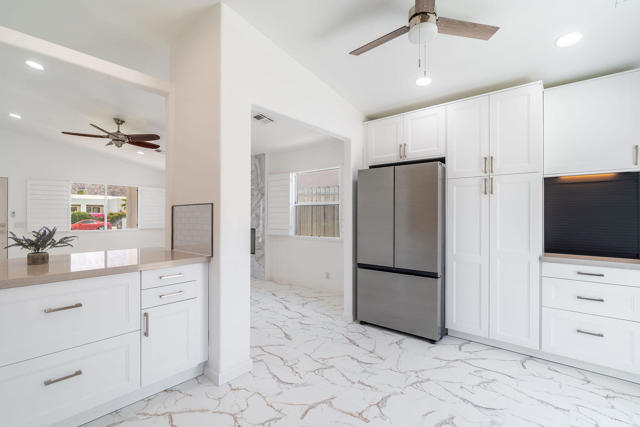 53045 Avenida Obregon, La Quinta CA: https://media.crmls.org/mediaz/04b7ad36-86c8-4489-b2db-1d77b891b3e3.jpg
