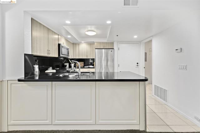 Image 6 of 53 For 545 Pierce St  2207