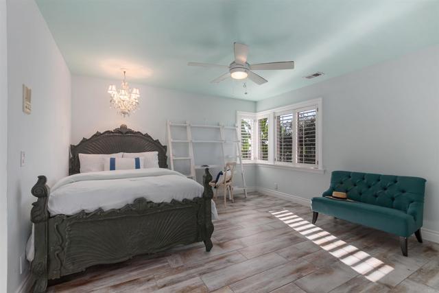 6817 Vianda Ct Court, Carlsbad CA: https://media.crmls.org/mediaz/04b81082-2e95-4b4b-81f5-7cd958a0fc7a.jpg