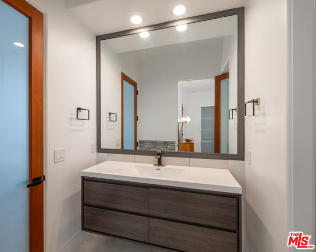 139 Westwind Mall, Marina del Rey CA: https://media.crmls.org/mediaz/04b84078-236c-495c-963d-4e16d81a74eb.jpg