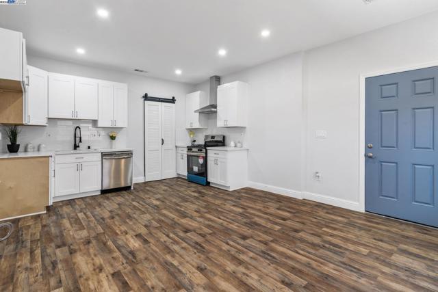 4189 Ogden Dr, Fremont CA: https://media.crmls.org/mediaz/04b87be8-d186-4a75-b237-6fe515ed5a25.jpg