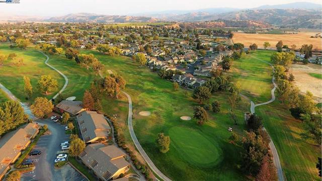 23875 Marshall Way, Twain Harte CA: https://media.crmls.org/mediaz/04b882b6-db19-43fb-aa7a-eb41c69fcbb0.jpg