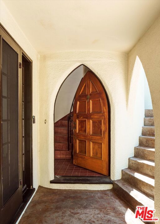 2064 Ames Street, Los Angeles CA: https://media.crmls.org/mediaz/04b8a17f-f38f-4970-a4da-6963da1368bb.jpg